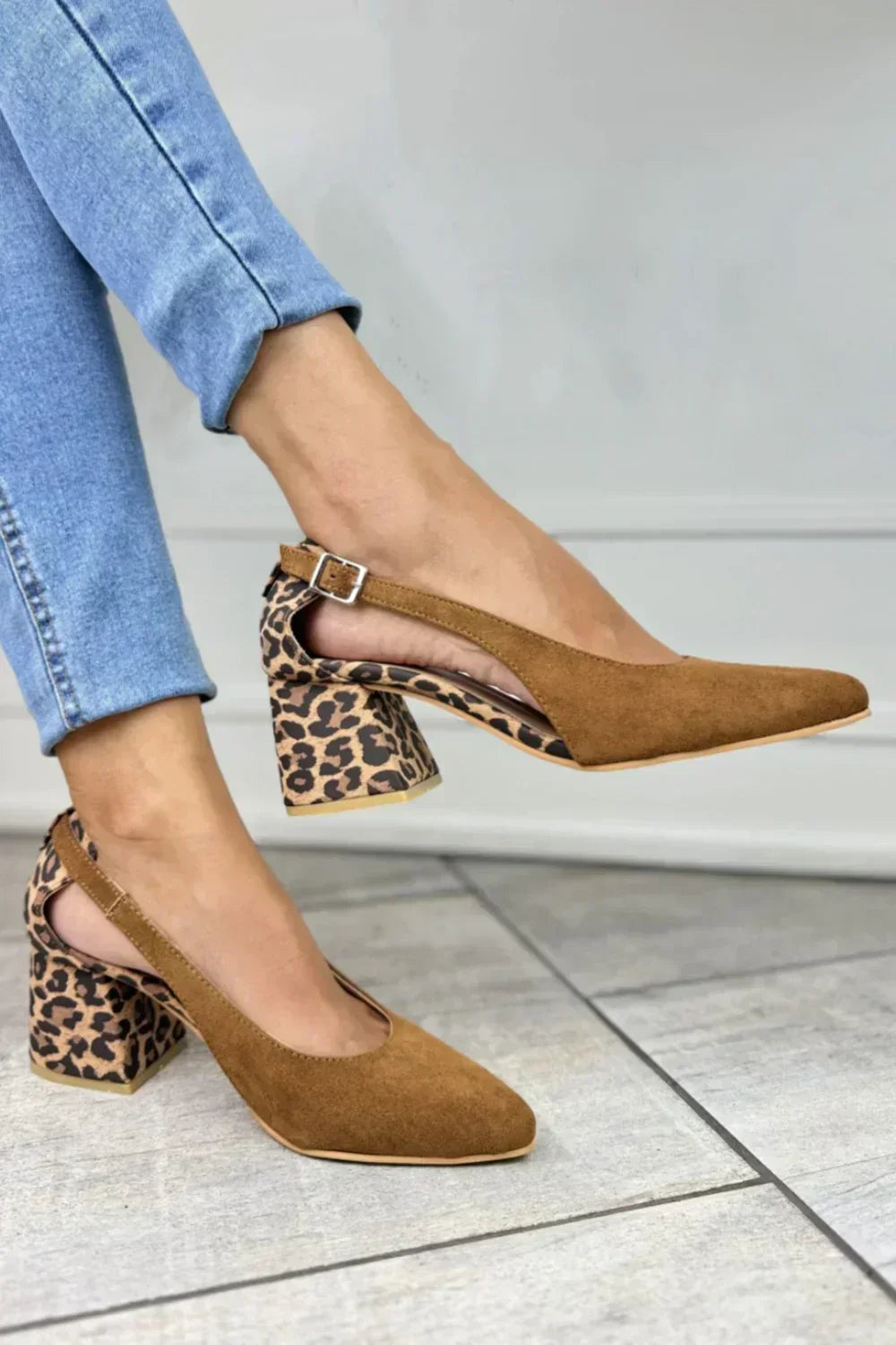 SCARPE SLINGBACK CON STAMPA LEOPARDO