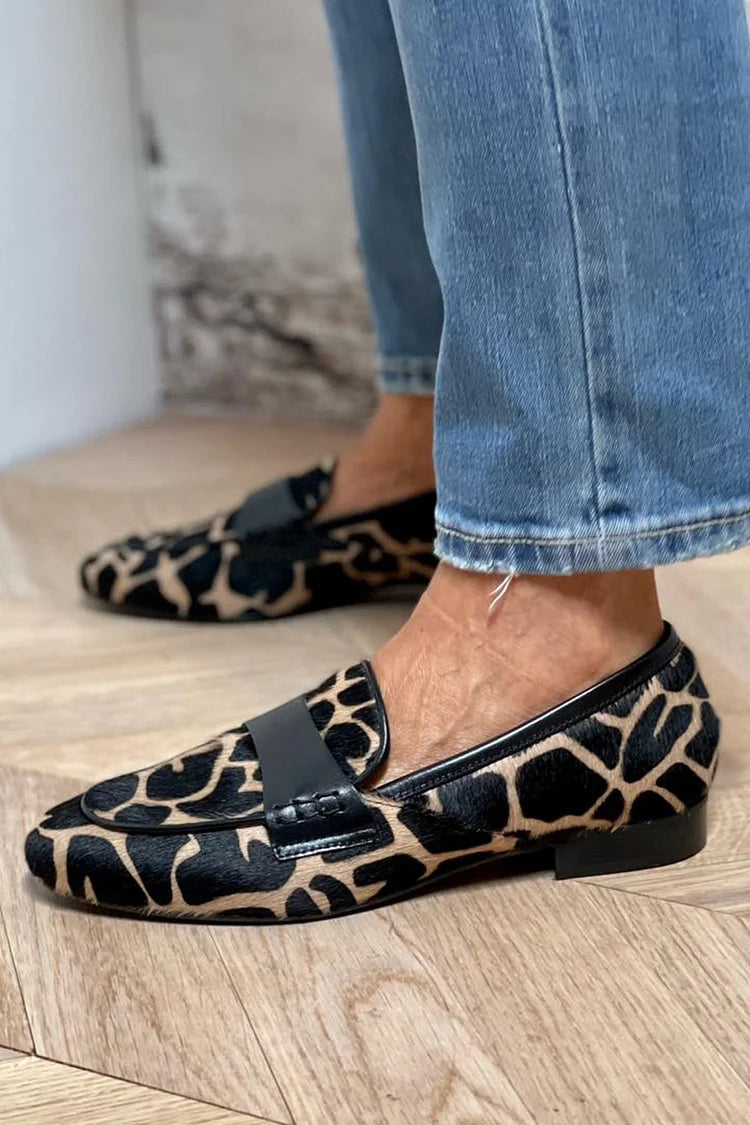 MOCASSINO CON STAMPA ANIMALE E DETTAGLI ELEGANTI