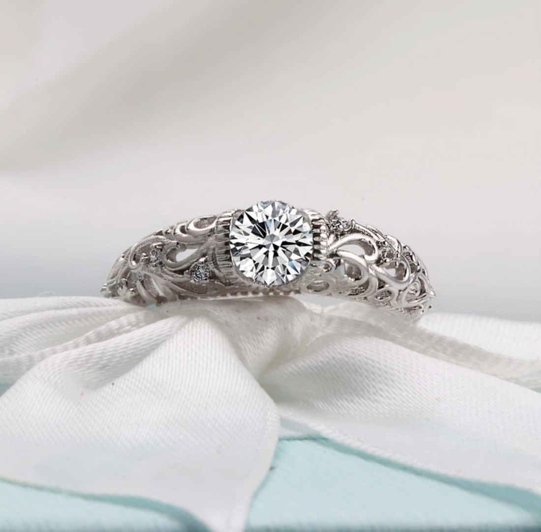 Anello Elegante in Argento Sterling